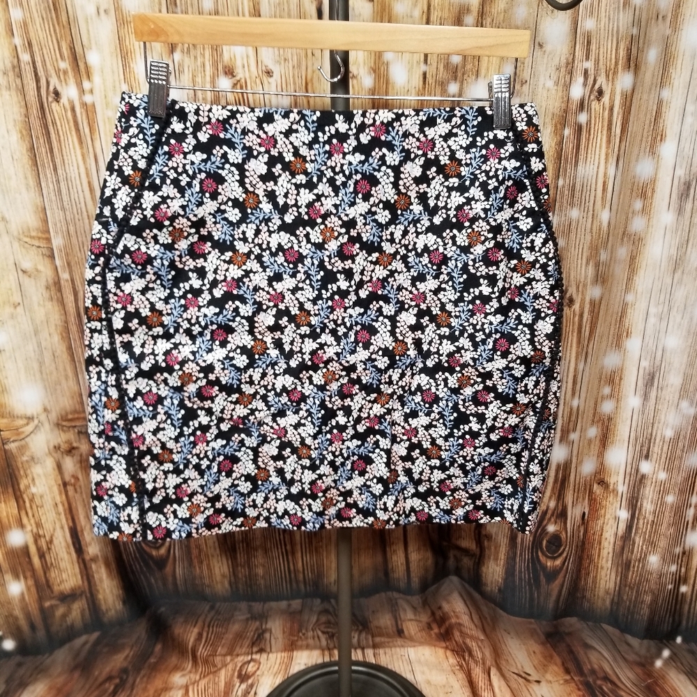Loft Black Floral Print Cotton Blend Lined Women's Sz. 8 Pocketed Zip-Up Skirt